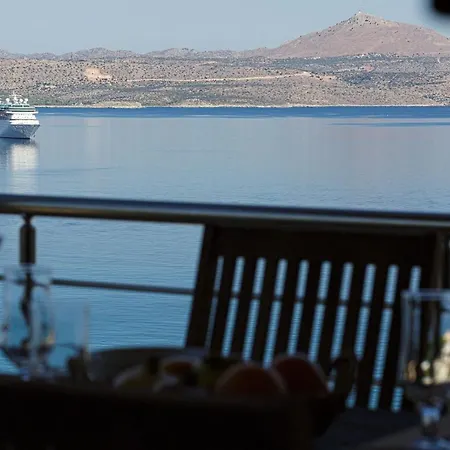 Thami Villa Almirida