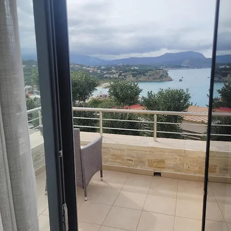 Thami Villa Almirida